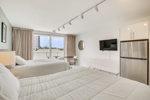 Sunny Isles Beach Resort Studio w/ Ocean Views Apartment in Sunny Isles Beach