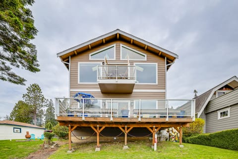 Beautiful Birch Bay Retreat w/ Deck & Fire Pit! House in Birch Bay