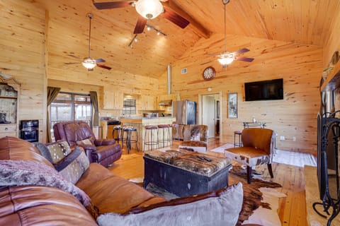 Hilltop Concan Cabin w/ Garner State Park Views! House in Rio Grande