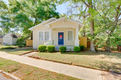 Lovely Mobile Home w/ Smart TV: 2 Mi to Downtown! House in Mobile