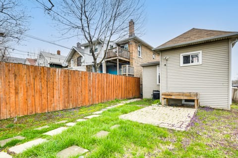 8 Mi to Chicago: Oak Park Home w/ Fenced Backyard! House in Oak Park