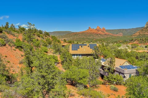 Sedona Red Rock Retreat: Walk to Hiking Trails! House in Sedona