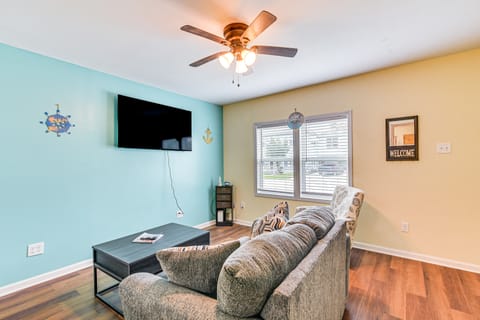 Bright Galveston Townhome < 1 Mi to Downtown! Apartment in Galveston Island