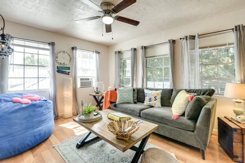 3 Mi to Boardwalk: Bacliff Apartment w/ Hot Tub Apartment in Bacliff