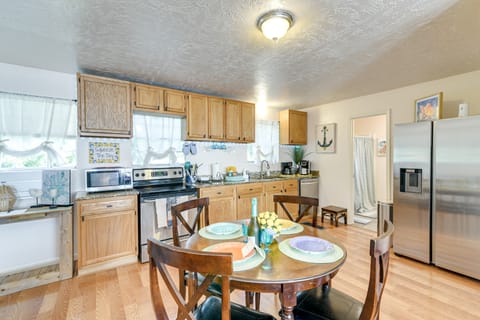 3 Mi to Boardwalk: Bacliff Apartment w/ Hot Tub Apartment in Bacliff