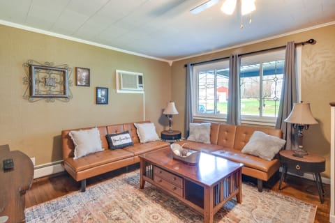 Cozy DuBois Home w/ Deck ~ 8 Mi to Treasure Lake! House in Allegheny River