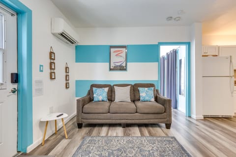 2 Mi to Ocean: Hollywood Beach Bungalow w/ Patio Cottage in Hollywood