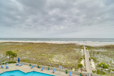 Comfy Orange Beach Condo w/ Pool on the Beach! Apartment in Orange Beach