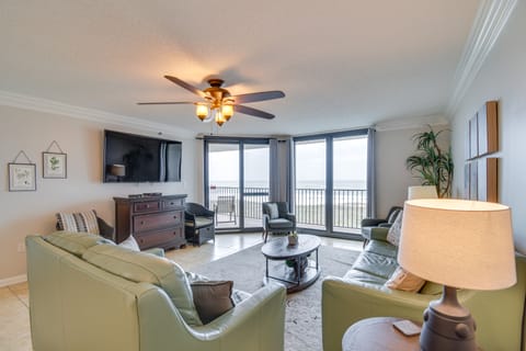 Comfy Orange Beach Condo w/ Pool on the Beach! Apartment in Orange Beach