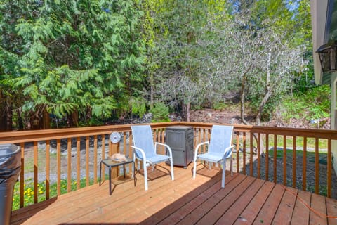 Family-Friendly Silverdale Home w/ Private Deck! House in Silverdale