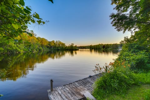 Lakefront Maine House ~ 4 Mi to Colby College House in Waterville