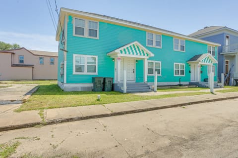 Inviting Galveston Townhome: 2 Mi to Beach! Apartment in Galveston Island