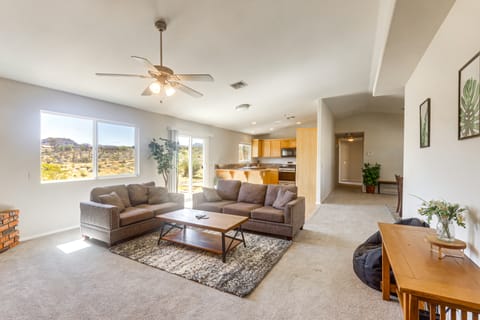 Joshua Tree Home w/ Fire Pit ~ 4 Mi to Nat’l Park! House in Joshua Tree