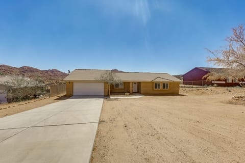Joshua Tree Home w/ Fire Pit ~ 4 Mi to Nat’l Park! House in Joshua Tree