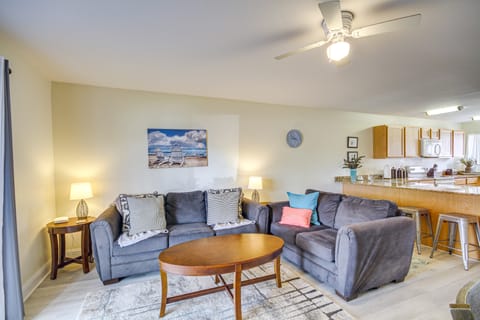 Airy Biloxi Condo w/ Patio: Walk to Beach! Apartment in Biloxi