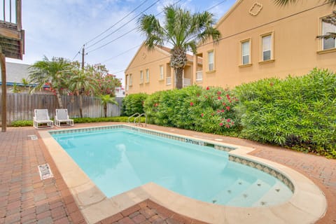 South Padre Island Condo - Walk to the Beach! Apartment in South Padre Island