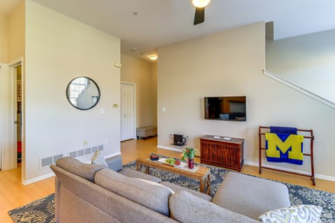 Michigan Townhome w/ Smart TV: 25 Mi to Detroit! Apartment in Lake Erie
