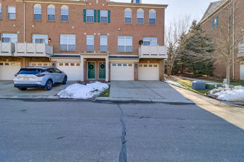 Michigan Townhome w/ Smart TV: 25 Mi to Detroit! Apartment in Lake Erie