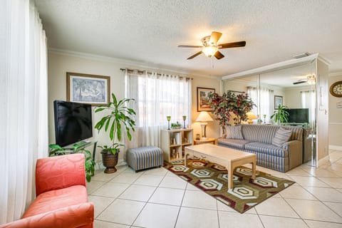 Ft Lauderdale Getaway w/ Yard ~ 4 Mi to Beach! House in Oakland Park