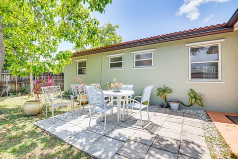 Ft Lauderdale Getaway w/ Yard ~ 4 Mi to Beach! House in Oakland Park
