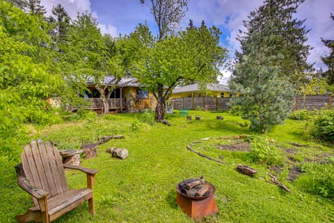 Unique & Serene Retreat, 7 Mi to Downtown Portland House in Milwaukie