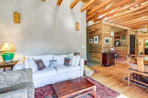 Unique & Serene Retreat, 7 Mi to Downtown Portland House in Milwaukie