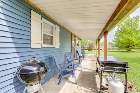 Waterfront Port Clinton Cottage w/ Fire Pit! Cottage in Lake Erie