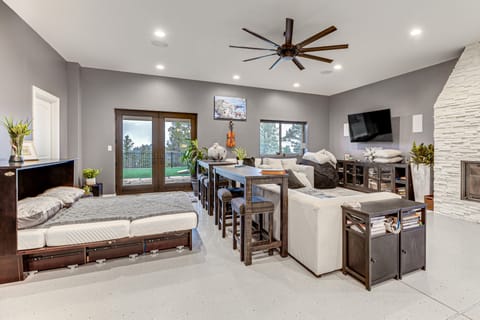 Florissant Home w/ Hot Tub, Putting Green & Views! House in Colorado