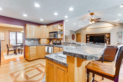 Family-Friendly Ozarks Getaway < 21 Mi to Branson! House in Arkansas