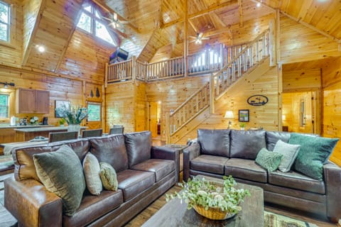 'Shady Pines' Mountain Retreat w/ Hot Tub! House in Pigeon Forge