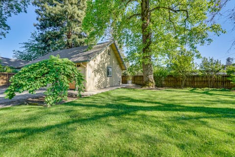 Welcoming Grants Pass Retreat - Walk to Park! House in Grants Pass