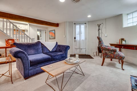 Garden-Level Cincinnati Apartment: Walkable Area! Apartment in Cincinnati