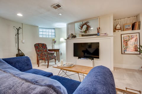 Garden-Level Cincinnati Apartment: Walkable Area! Apartment in Cincinnati