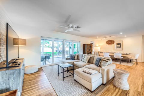 Location, Location! Stylish Home in Palm Beach! House in Palm Beach Gardens