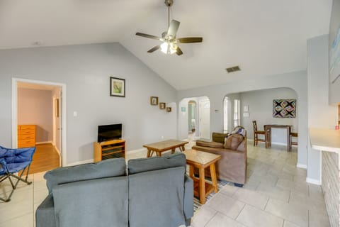 Pet-Friendly Corpus Christi Home: 12 Mi to Beach! House in Flour Bluff