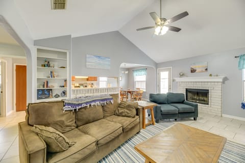 Pet-Friendly Corpus Christi Home: 12 Mi to Beach! House in Flour Bluff