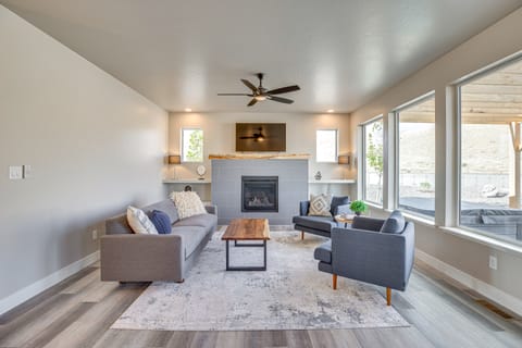 Luxe Living: Grand Junction Home w/ Hot Tub, Views House in Grand Junction