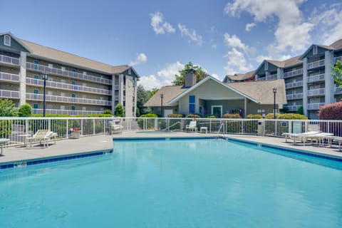 Pigeon Forge Condo w/ Pools ~ 3 Mi to Dollywood! Apartment in Pigeon Forge