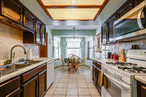 Pet-Friendly El Paso Home ~ 9 Mi to Fort Bliss! House in El Paso