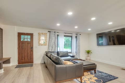 Spacious Riverfront Delaware Home w/ Views House in Ohio