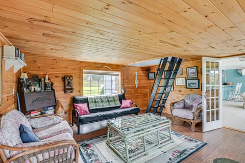 4 Mi to Acadia Trails: Coastal Maine Home w/ Deck House in Southwest Harbor