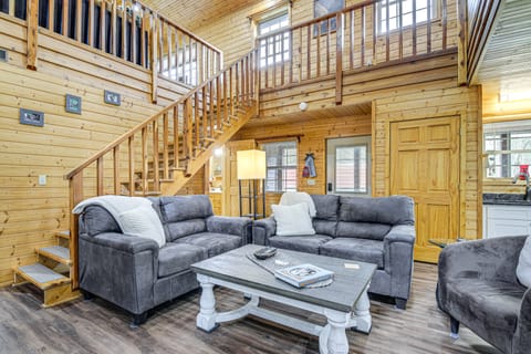 Tennessee Mountain Cabin ~ 18 Mi to Knoxville! House in Knoxville