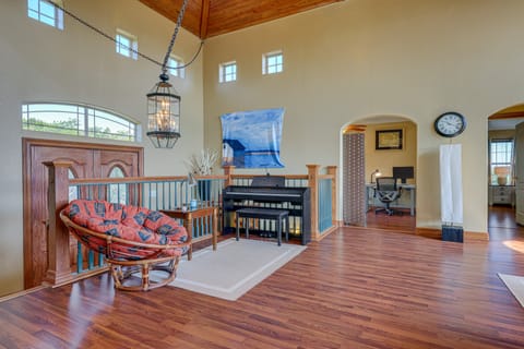 Family-Friendly Fischer Home w/ Private Hot Tub! House in Canyon Lake