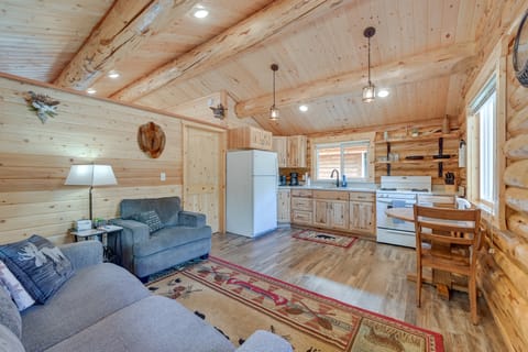 Soldotna Fisherman's Cabin ~ 6 Mi to Kenai River House in Sterling