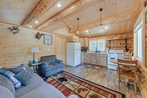 Woodsy Cabin Near Kenai River: Great for Anglers! House in Sterling