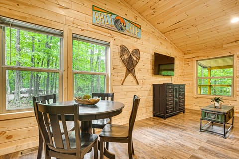 Hocking Hill Cabin Near Hiking: Dogs Welcome House in Ohio