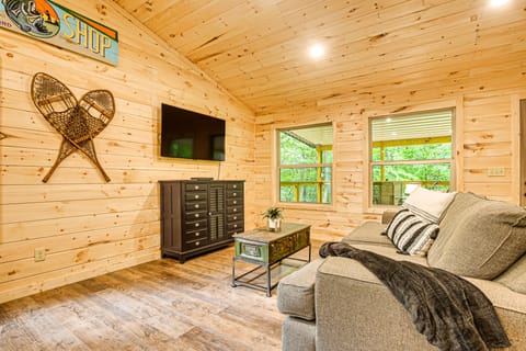 Hocking Hill Cabin Near Hiking: Dogs Welcome House in Ohio