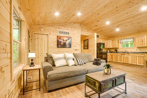 Hocking Hill Cabin Near Hiking: Dogs Welcome House in Ohio