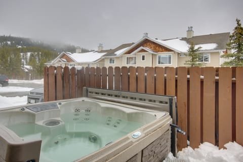 Condo in Cedar Creek w/ Shuttle to Big Sky Resort! Apartment in Big Sky