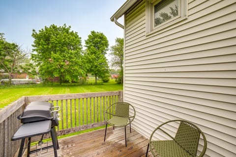 Serene South Haven Retreat w/ Deck: 1 Mi to Dtwn! House in South Haven